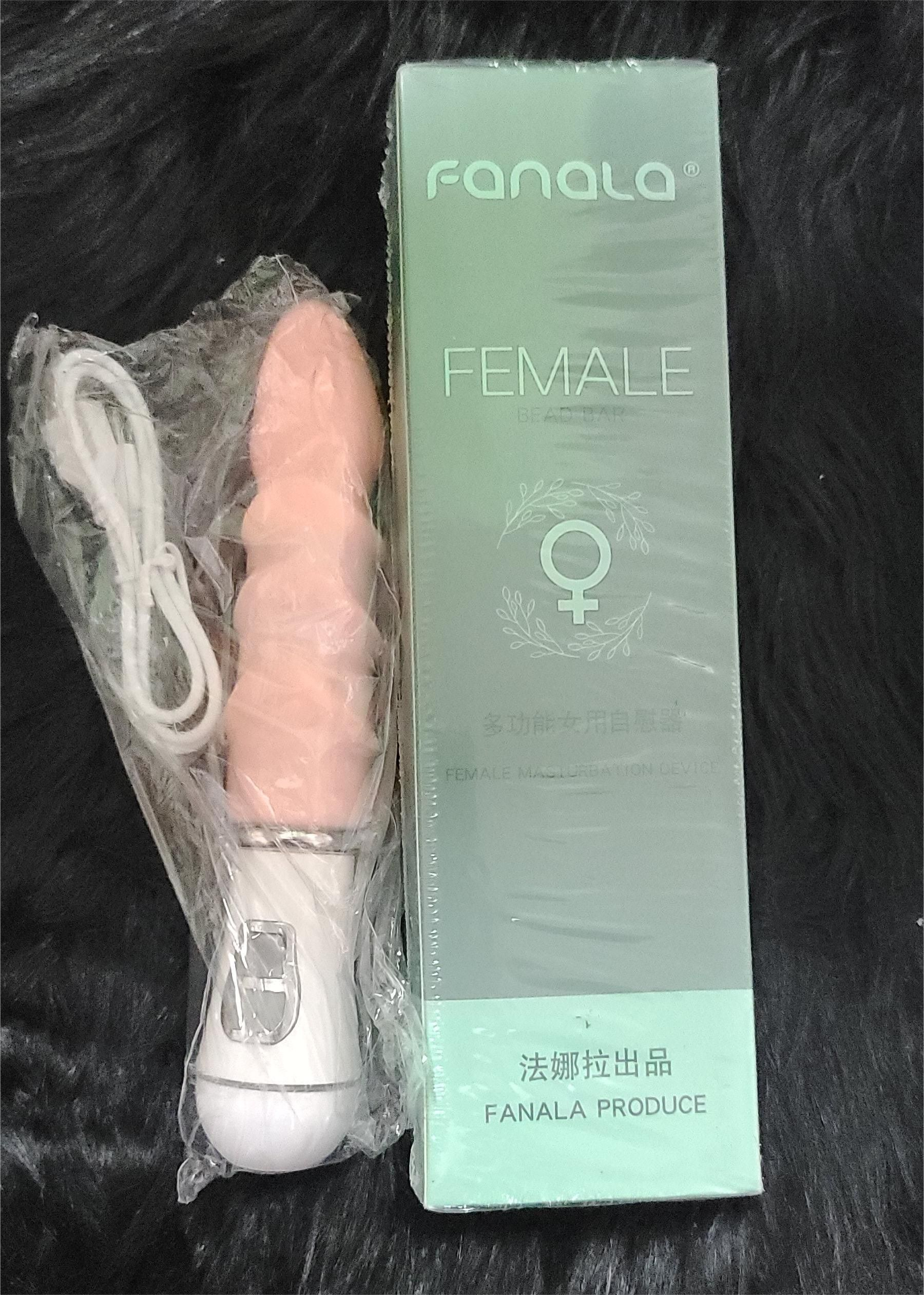 USB Rechargeable Textured Vibrating Massager – Soft-Touch Finish, Dual-Button Control & Ergonomic Curved Design(جهاز تدليك اهتزازي مزخرف قابل للشحن عبر USB – ملمس ناعم وتحكم بزرين وتصميم منحني مريح)