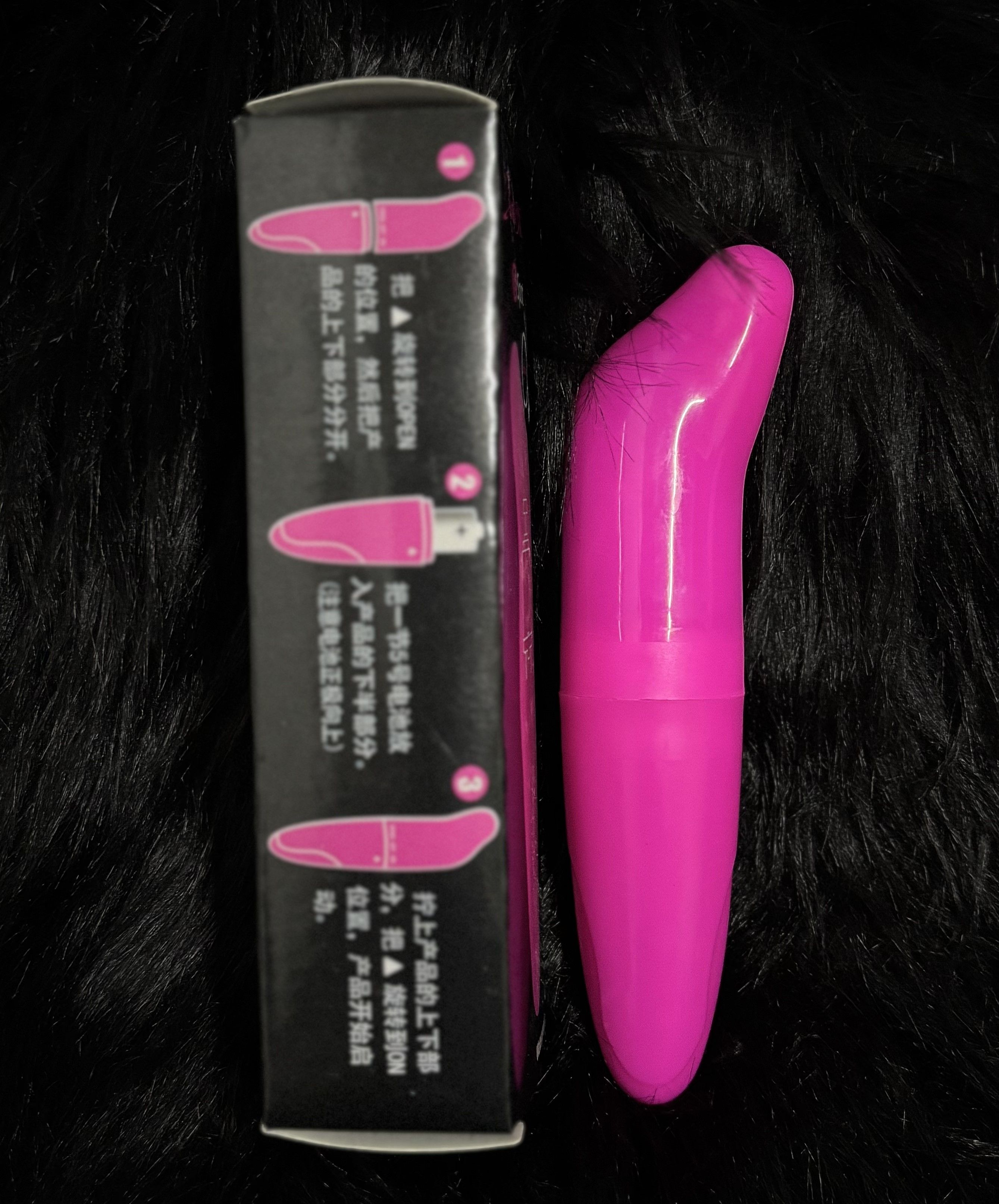 Mini Dolphin Curved Vibrating Massager – Contoured Design, Twist Control & Waterproof Portability（جهاز تدليك اهتزازي صغير بتصميم الدلفين المنحني – تصميم مريح وتحكم دوّار ومقاوم للماء）
